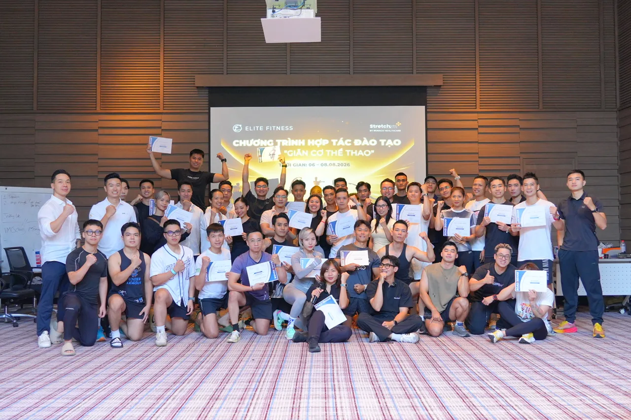 Ảnh tập thể học viên Elite Fitness và đội ngũ chương trình sau khóa đào tạo Road2Rehab tại Hà Nội tháng 8 năm 2026.