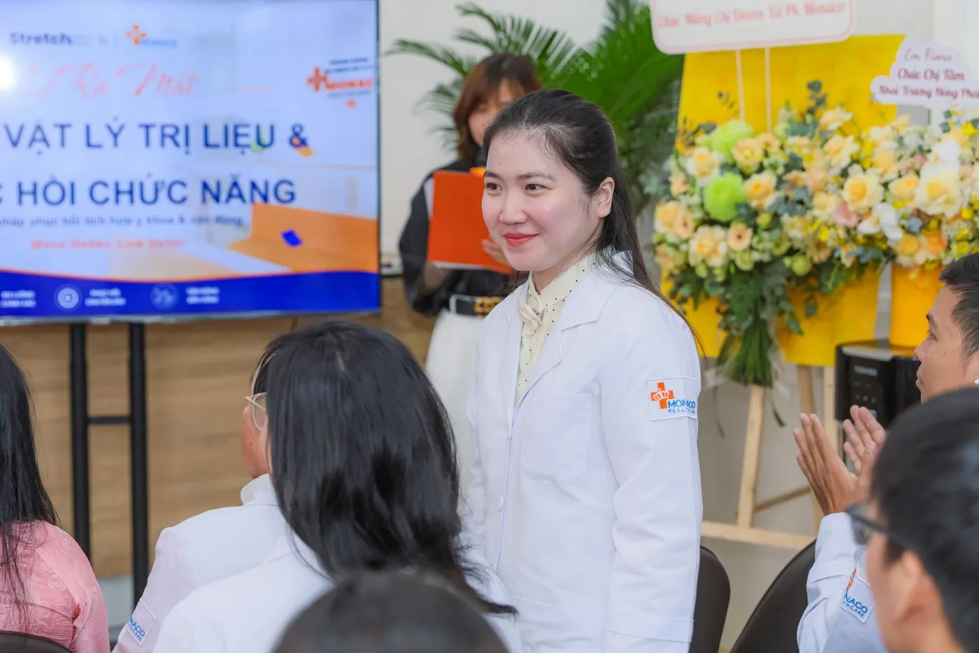 Thành viên đội ngũ chuyên môn Monaco Healthcare tại sự kiện