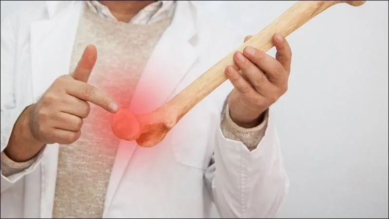 Vì Sao Người Lớn Tuổi Dễ Đau Mỏi Và Cứng Người Hơn?