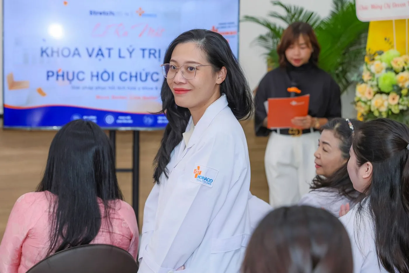 Thành viên đội ngũ chuyên môn Monaco Healthcare tại sự kiện