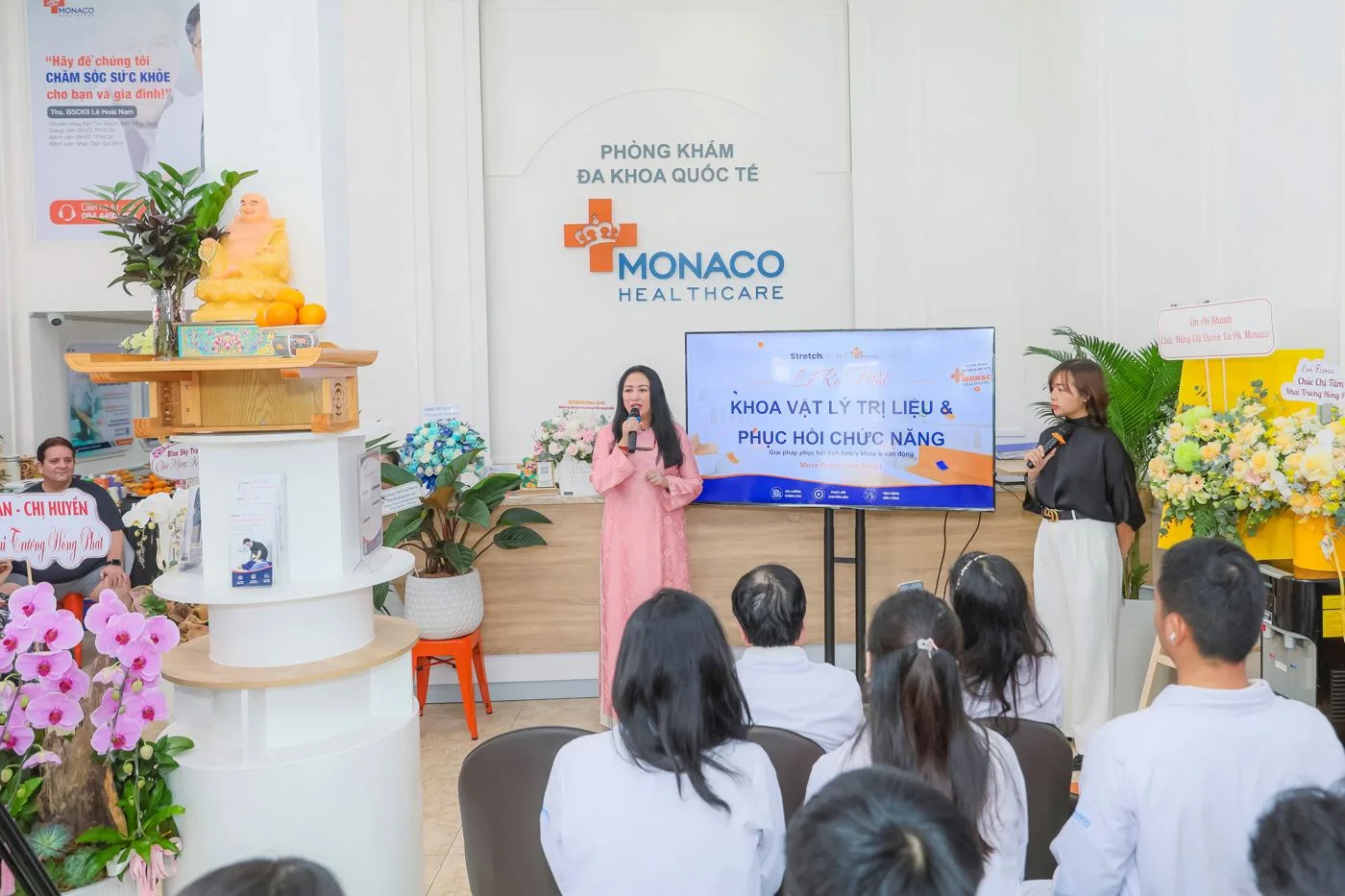 Đại diện Ban Lãnh đạo Monaco Healthcare phát biểu tại Lễ ra mắt Khoa Vật lý trị liệu và Phục hồi chức năng